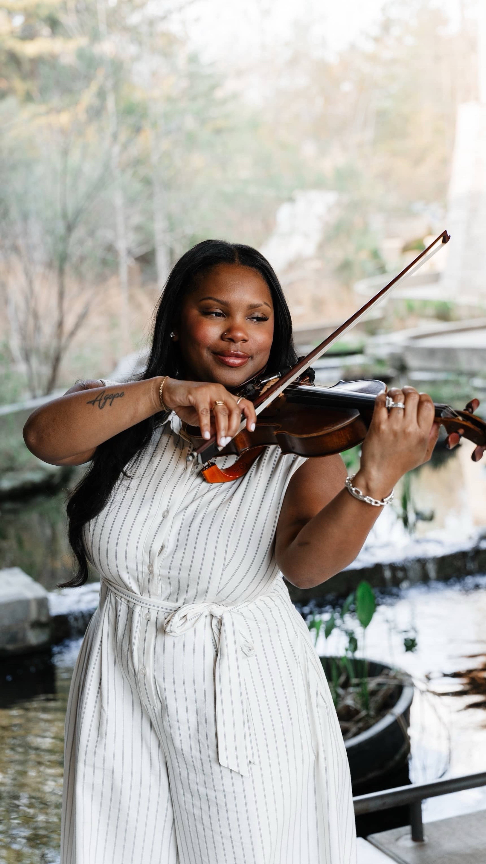 Jayna Bee Violin performing live