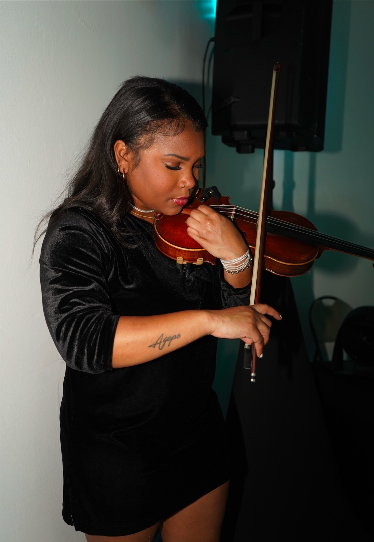 Jayna Bee Violin at a corporate event